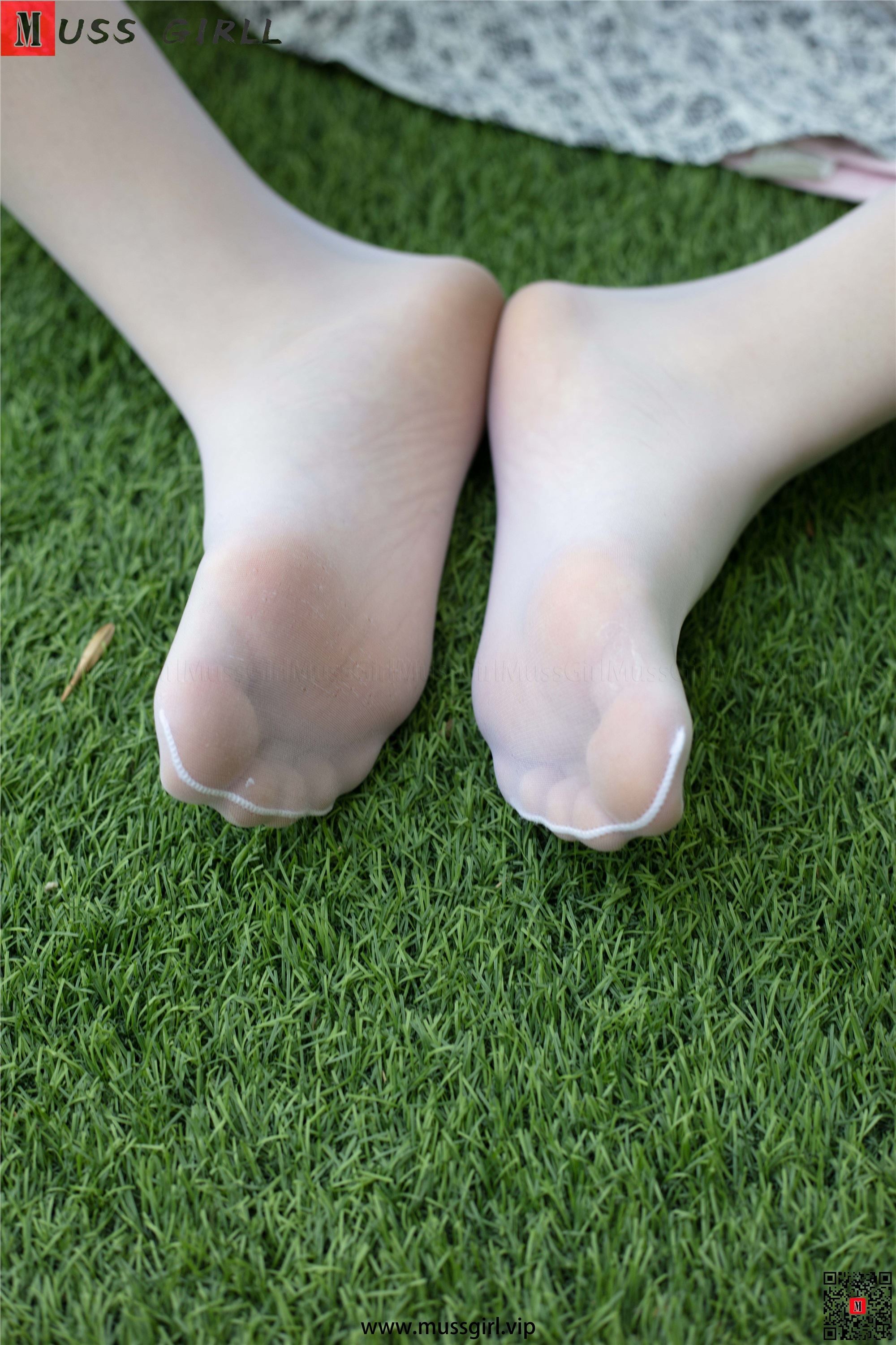 MussGirl慕丝女郎  NO.209 公园碎花裙过膝白丝